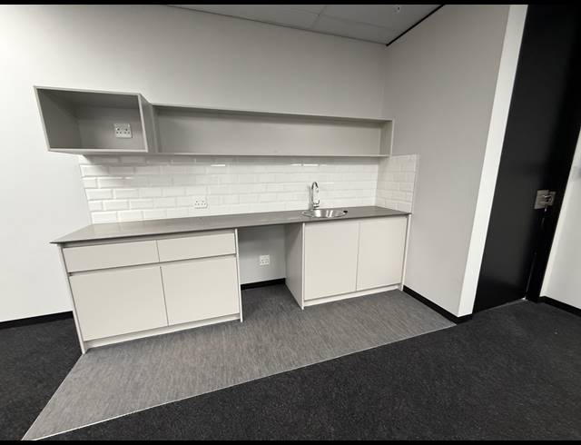 145M² OFFICE TO LET IN PARKTOWN